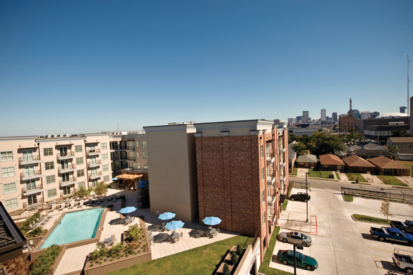 8732_284 The Crescent Club