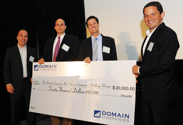 Plan to turn algae into oil wins prize at business plan competition