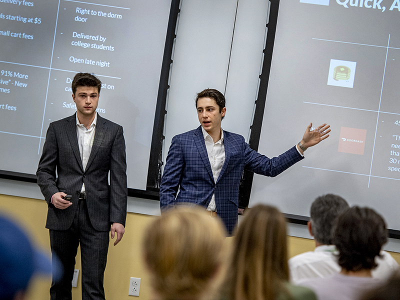 Pitch Fridays give student entrepreneurs the chance to level up