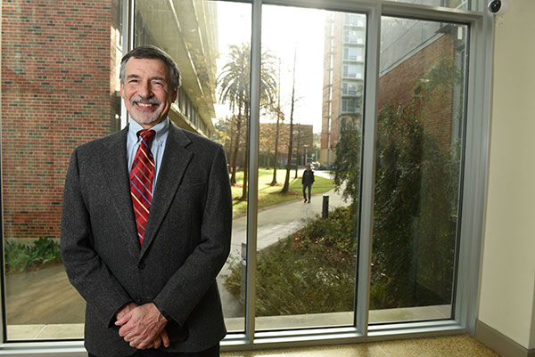 Longtime faculty member Russ Robins retires